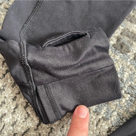 Lululemon Ladies Black Half Zip Pullover Jacket, Sweatshirt in Black, Size 6 - Picture 5 of 13